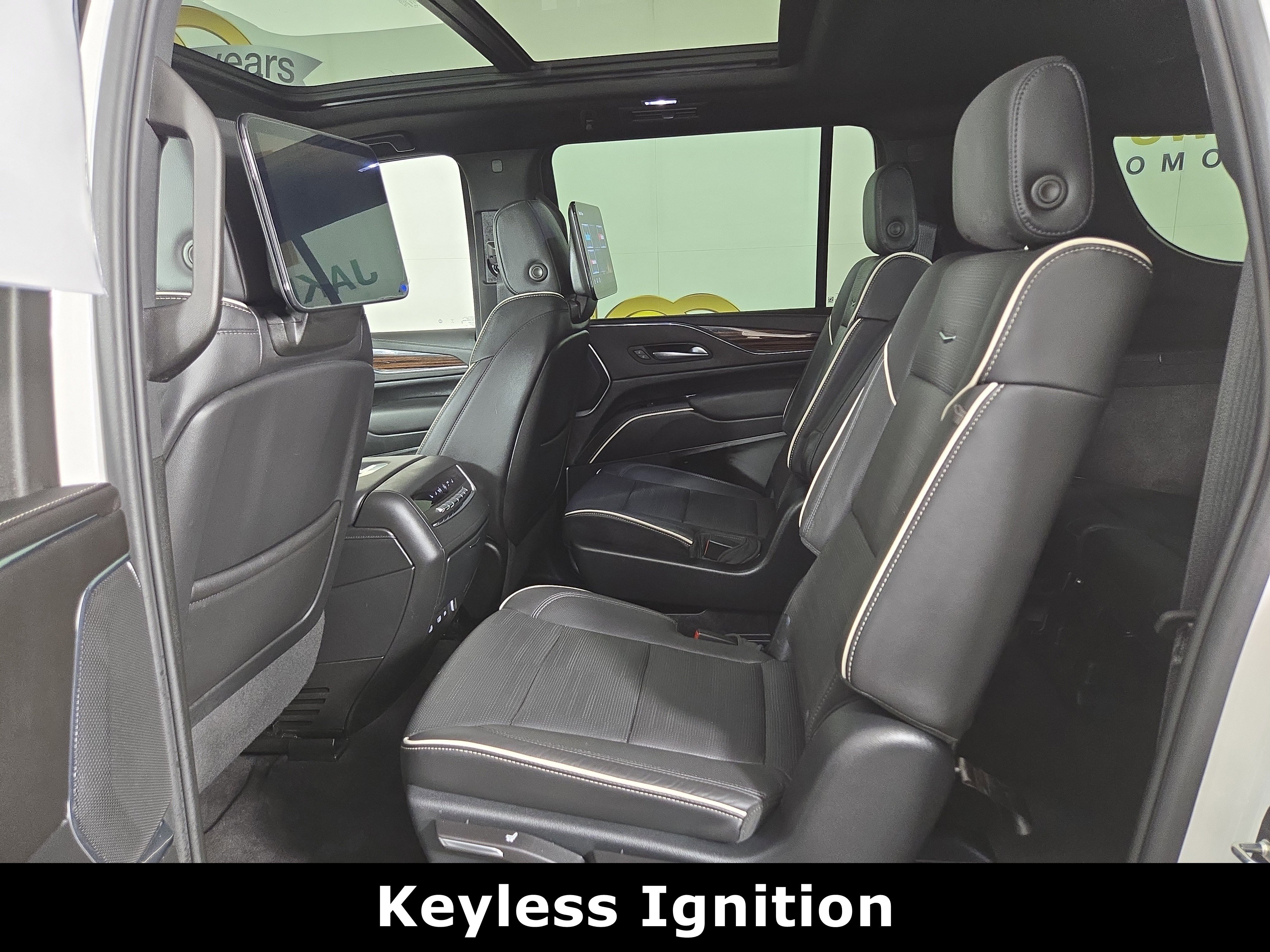 Used 2023 Cadillac Escalade ESV Premium Luxury w/ LPO, Floor Liner Package AWD/4WD image 12