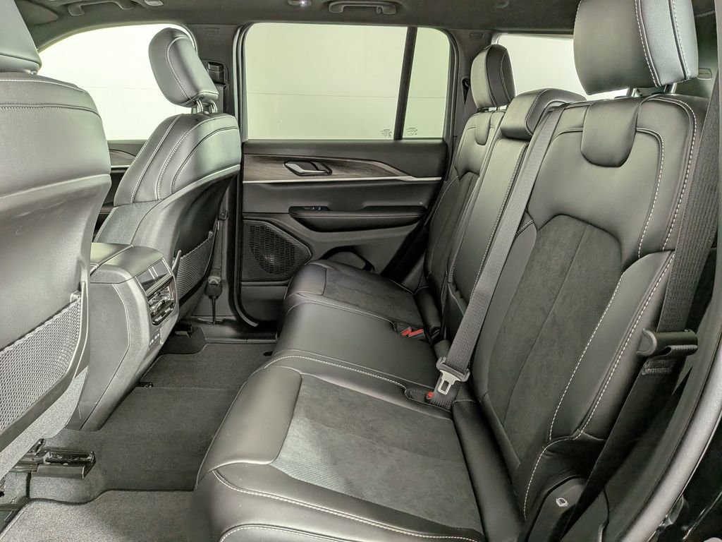New 2026 Jeep Grand Cherokee Altitude AWD/4WD image 34