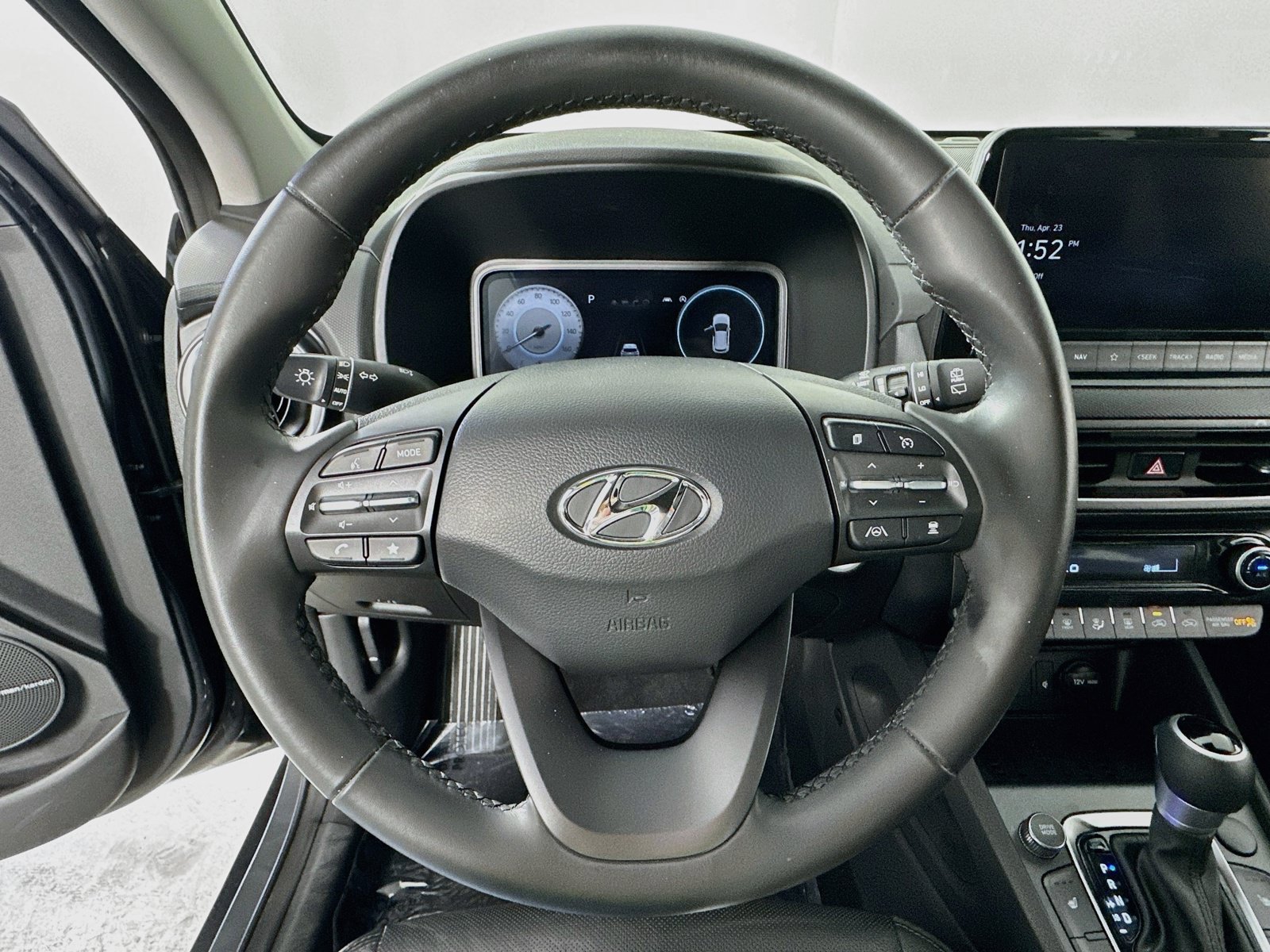 Used 2023 Hyundai Kona Limited FWD image 11