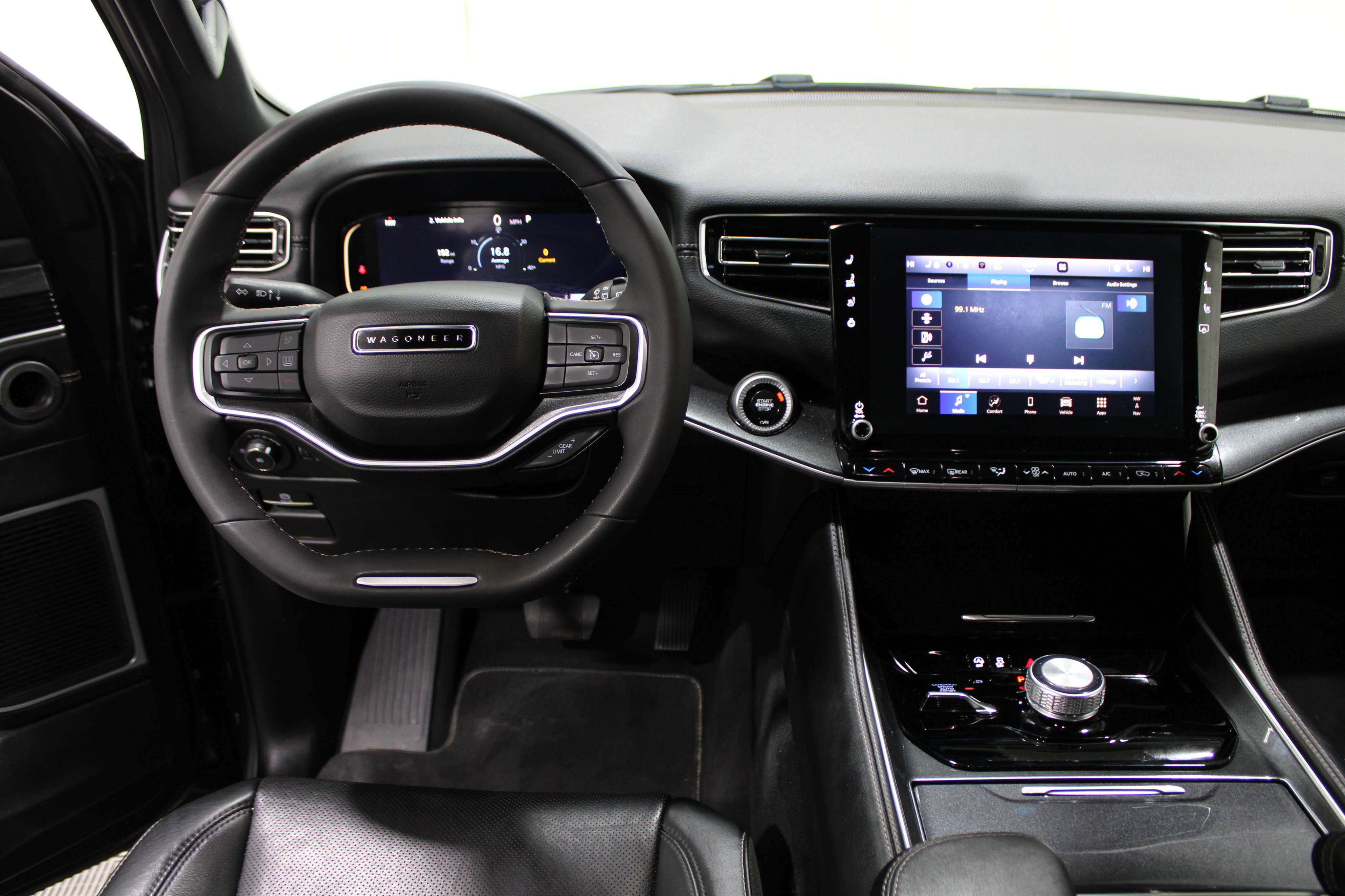 Used 2024 Jeep Wagoneer 4WD w/ Premium Group I image 2