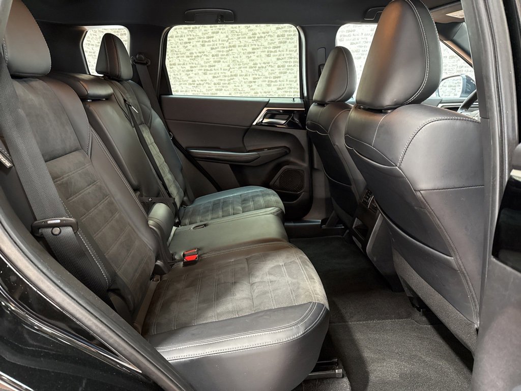 Used 2023 Mitsubishi Outlander SE Black Edition image 11