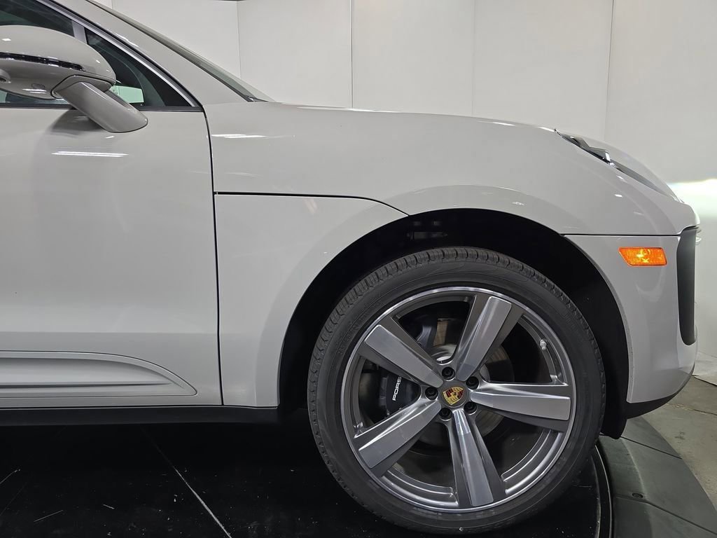 Used 2025 Porsche Macan image 11