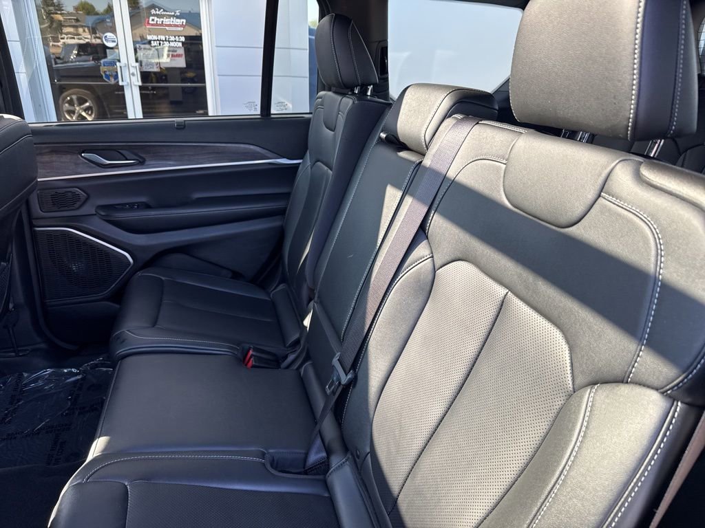 Used 2024 Jeep Grand Cherokee L Limited w/ Luxury Tech Group II image 14