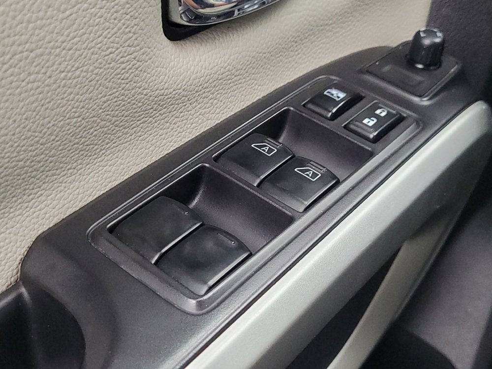 Used 2021 Nissan Titan SV w/ SV Convenience Package RWD image 27