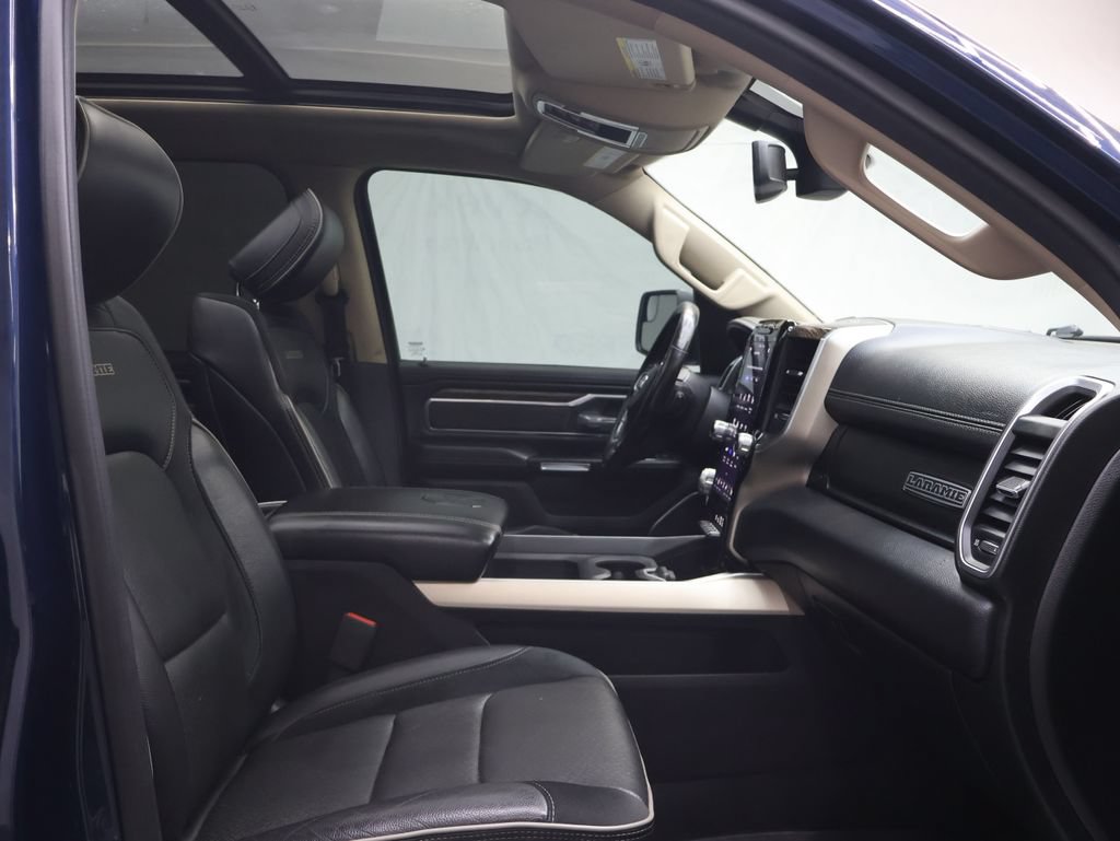 Used 2019 RAM 1500 Laramie AWD/4WD image 9