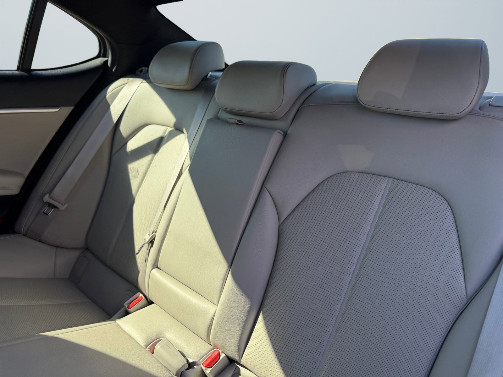 Used 2023 Genesis G70 2.0T image 15