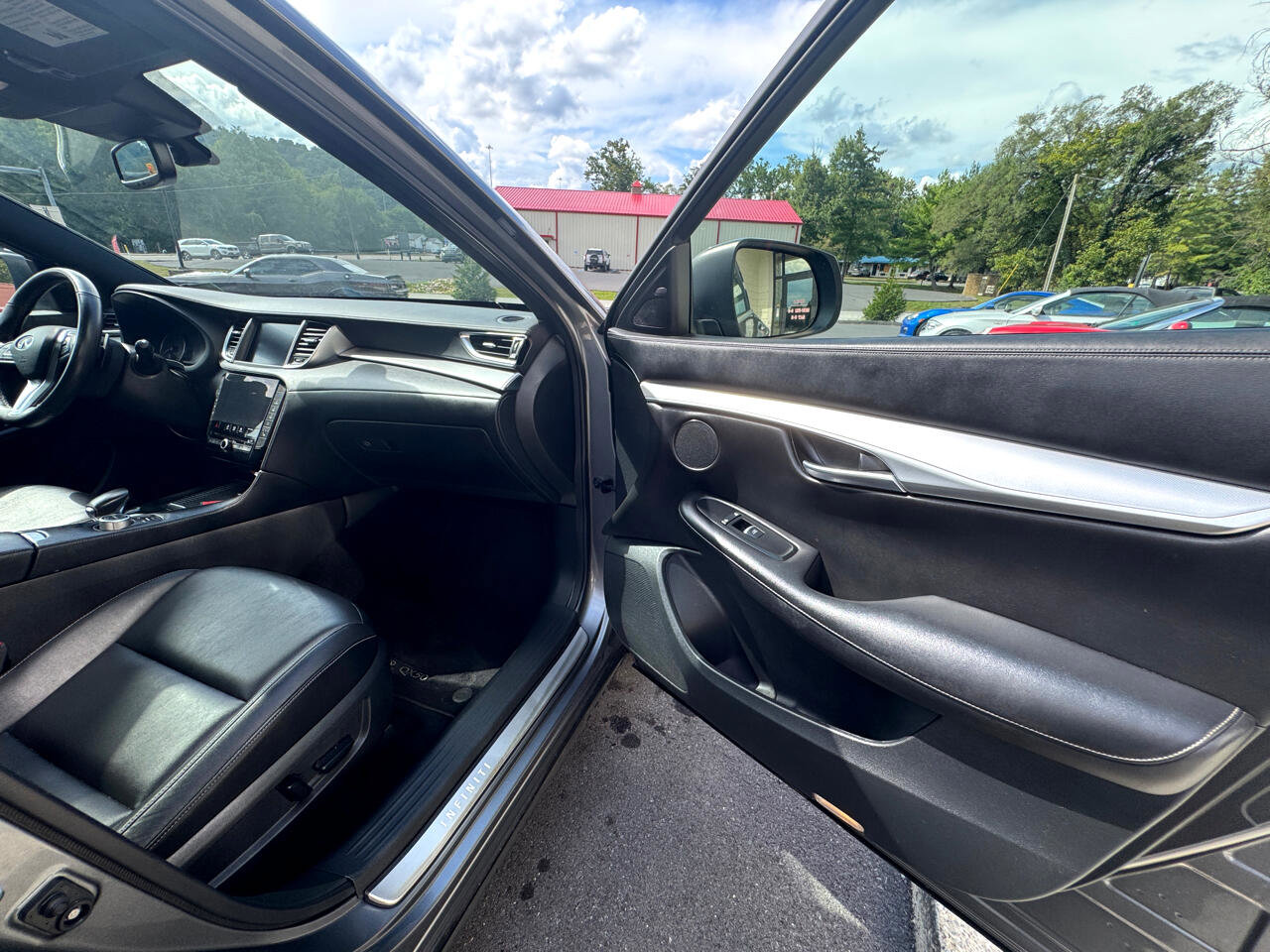 Used 2021 INFINITI QX50 Luxe w/ Appearance Package image 18