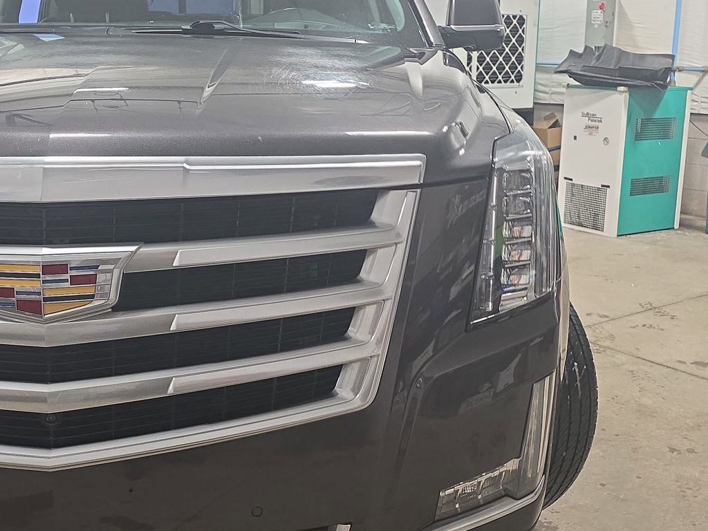 Used 2016 Cadillac Escalade Luxury image 33