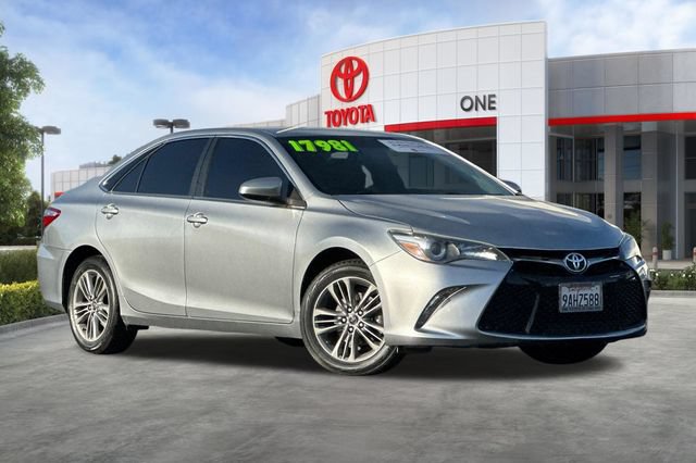 Certified 2017 Toyota Camry SE FWD image 2