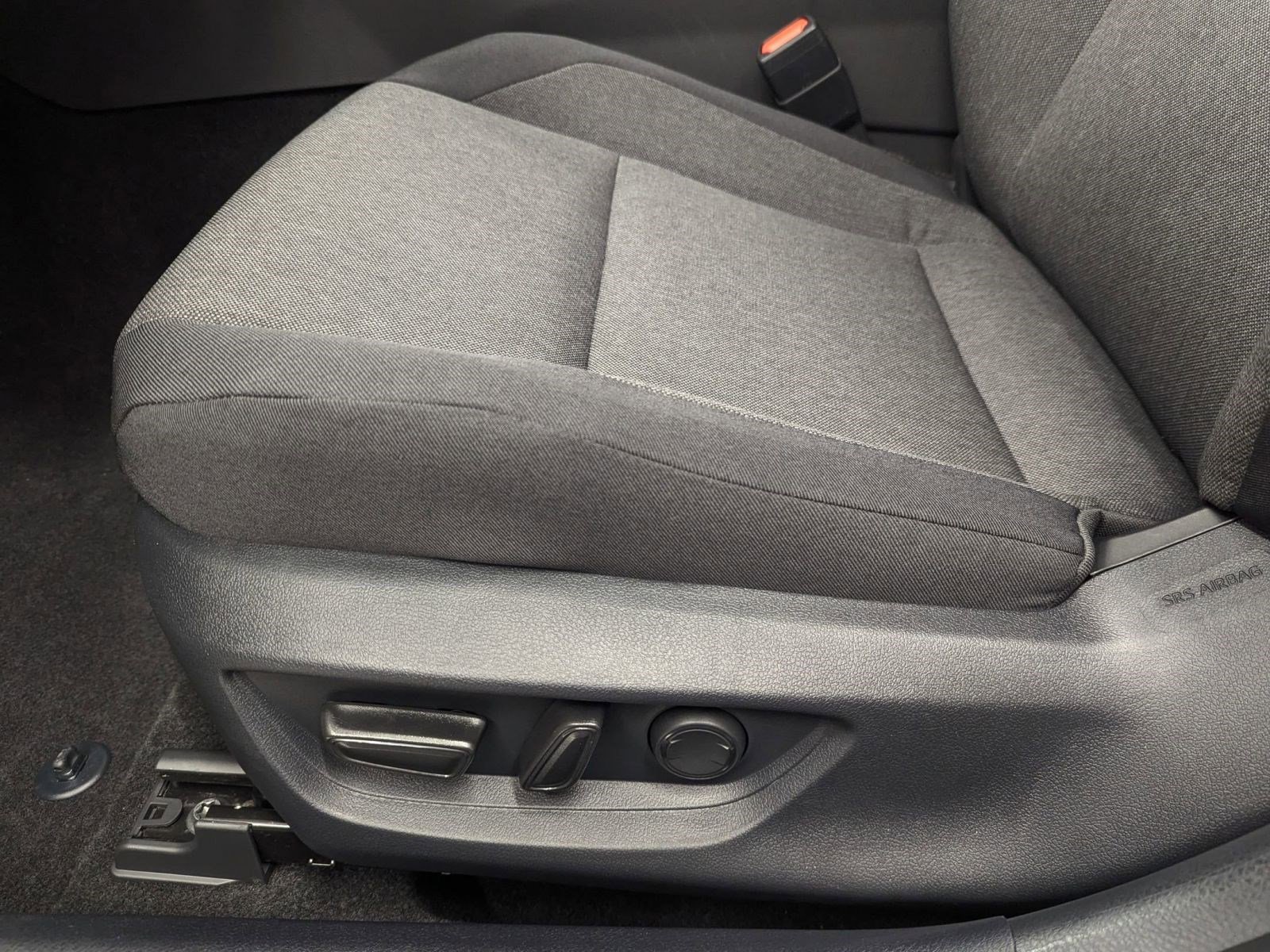 Used 2025 Toyota Camry LE w/ Convenience Package image 11