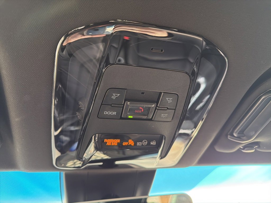 Used 2023 Toyota Venza XLE image 23