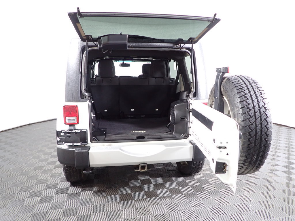 Used 2013 Jeep Wrangler Unlimited Sahara w/ Dual Top Group AWD/4WD image 12