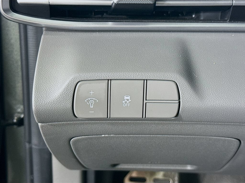 Certified 2025 Hyundai Elantra Sport FWD image 19