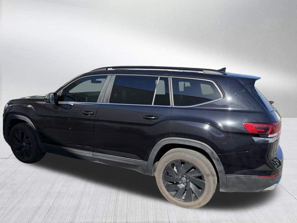 Used 2024 Volkswagen Atlas SE w/ Black Wheel Package image 7