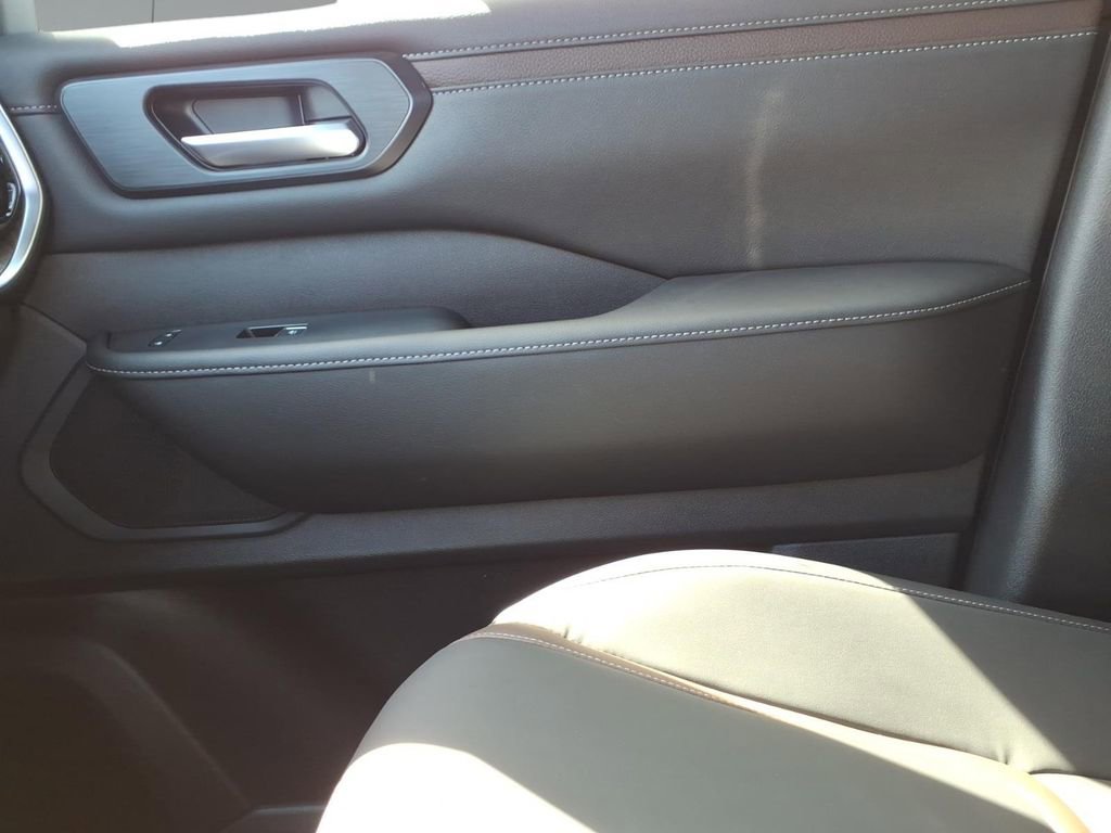 New 2026 Nissan Armada SL w/ Captain's Chari Seat Package image 24