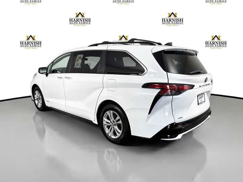 Used 2021 Toyota Sienna XSE w/ XSE Plus Package AWD/4WD image 5