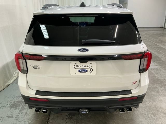 Used 2025 Ford Explorer ST w/ Sun And Sound Package AWD/4WD image 4