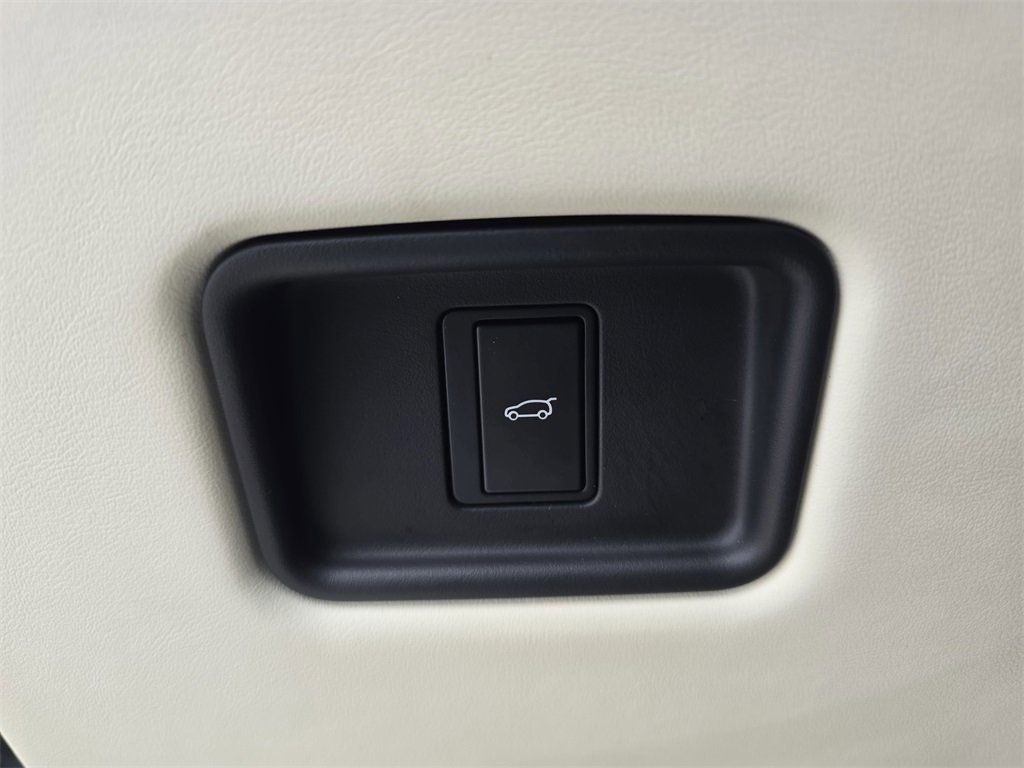 Certified 2023 Land Rover Range Rover SE image 28