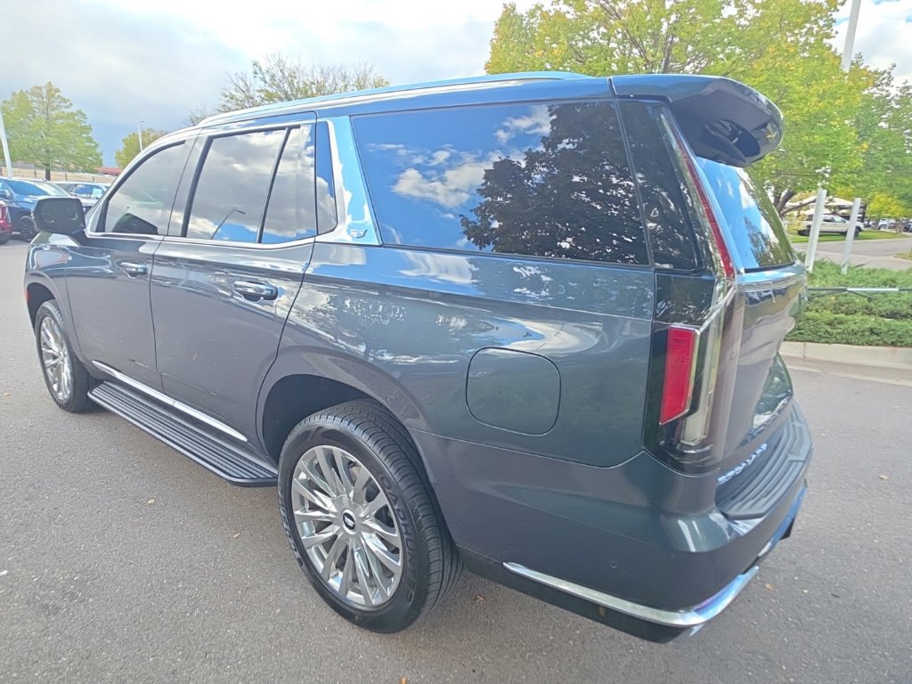 Used 2021 Cadillac Escalade Premium Luxury AWD/4WD image 4