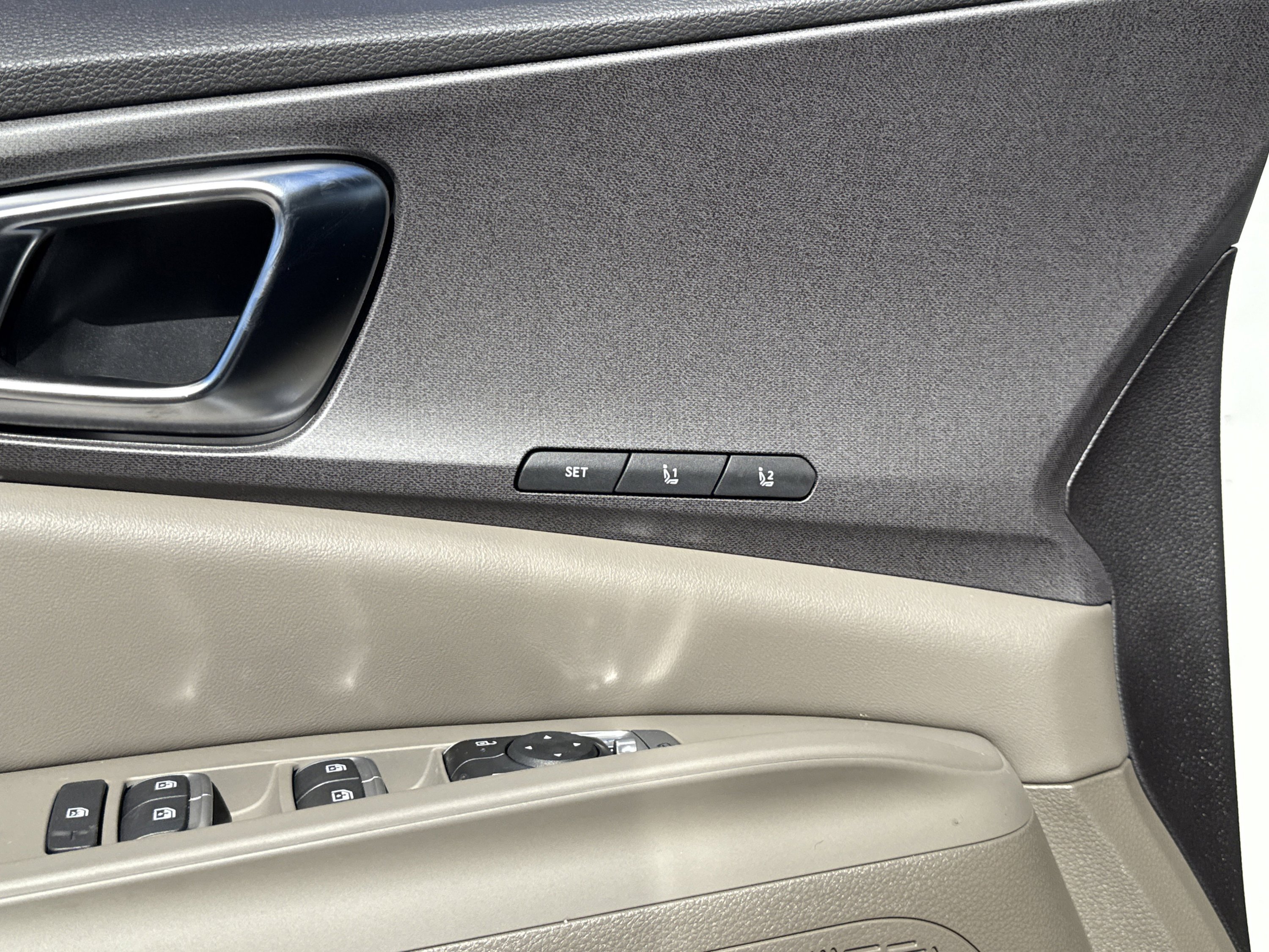 New 2026 Kia Carnival EX FWD image 17