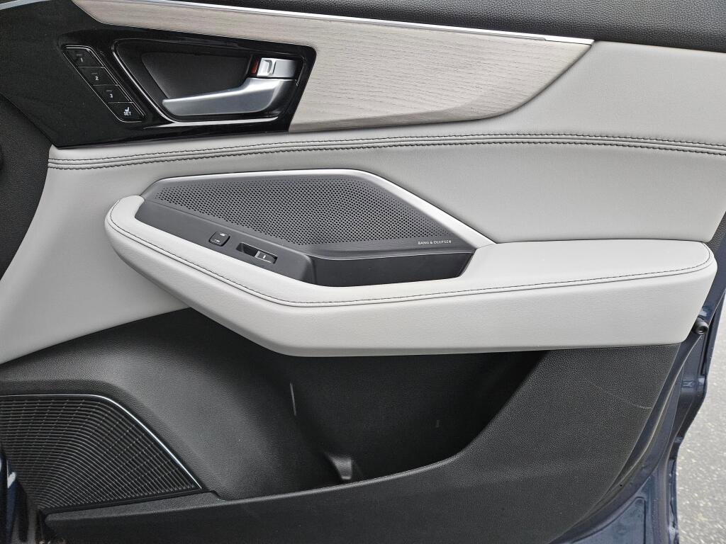 New 2026 Acura MDX SH-AWD w/Advance image 12