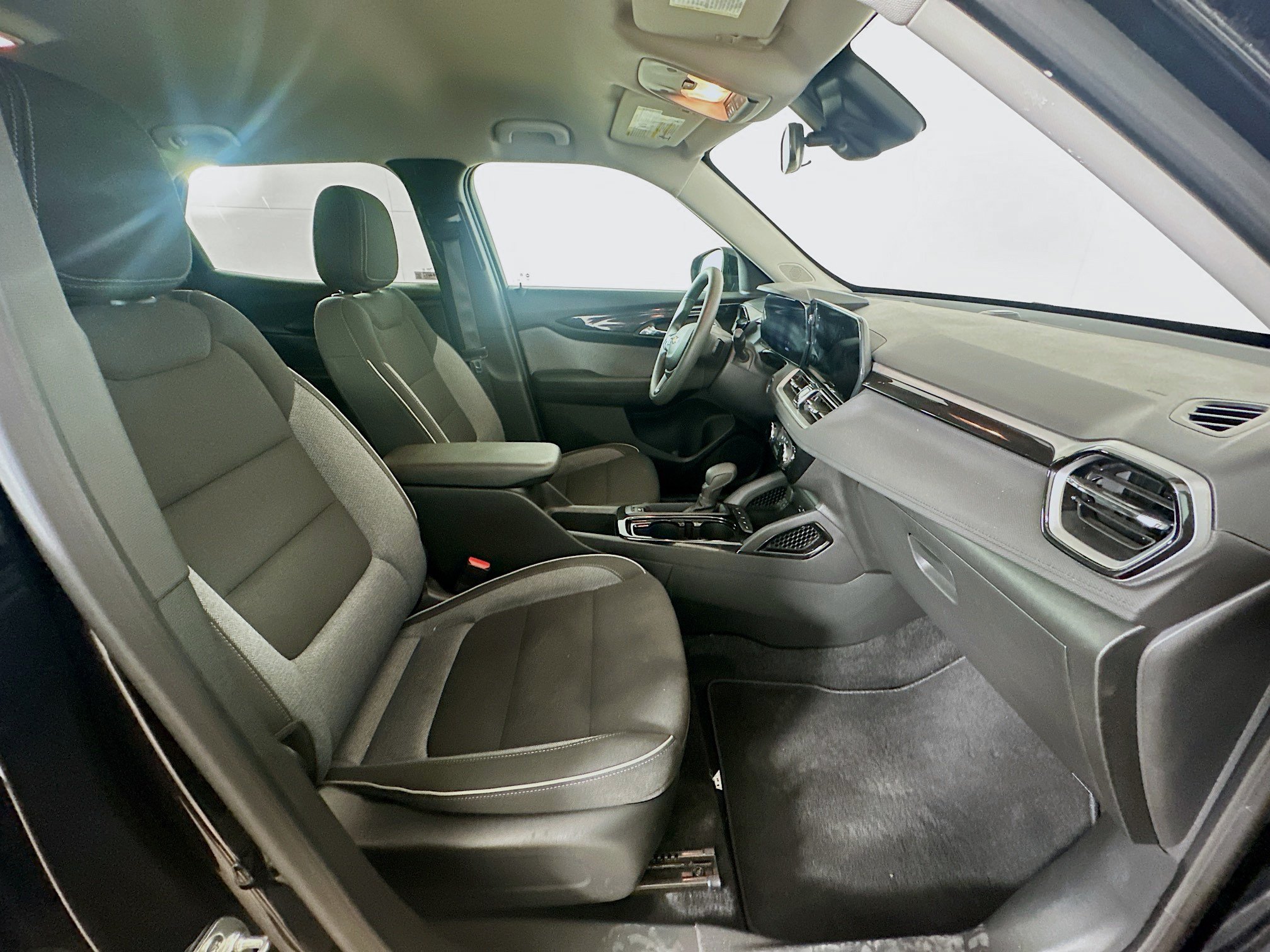 Used 2024 Chevrolet TrailBlazer LT AWD/4WD image 29