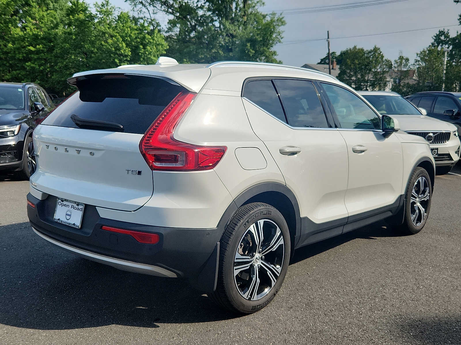 Certified 2022 Volvo XC40 T5 Inscription AWD/4WD image 6