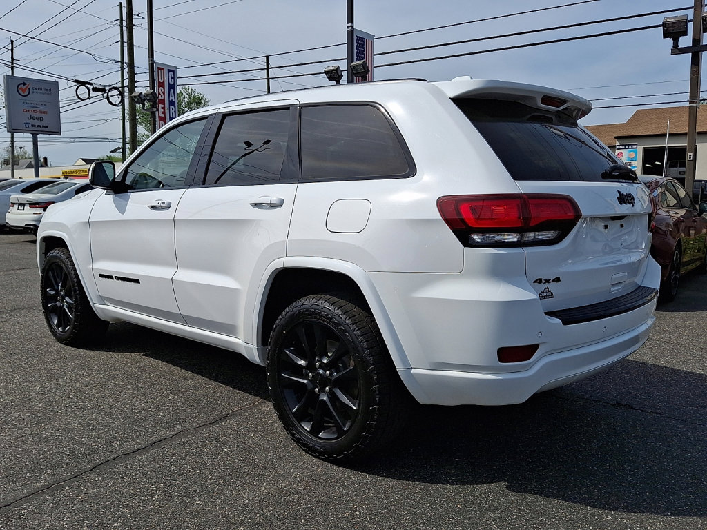 Used 2018 Jeep Grand Cherokee Altitude AWD/4WD image 3
