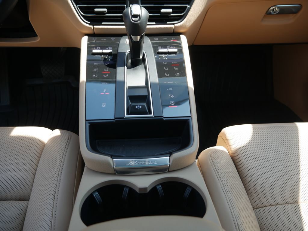 Certified 2023 Porsche Macan S AWD/4WD image 34