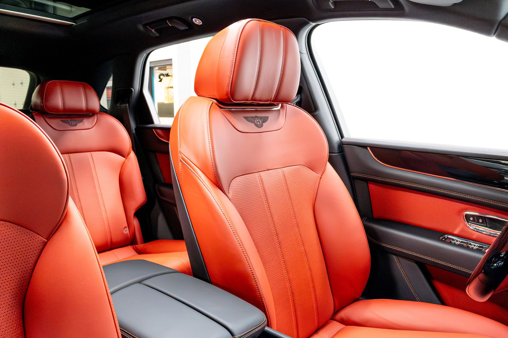 Used 2020 Bentley Bentayga image 25