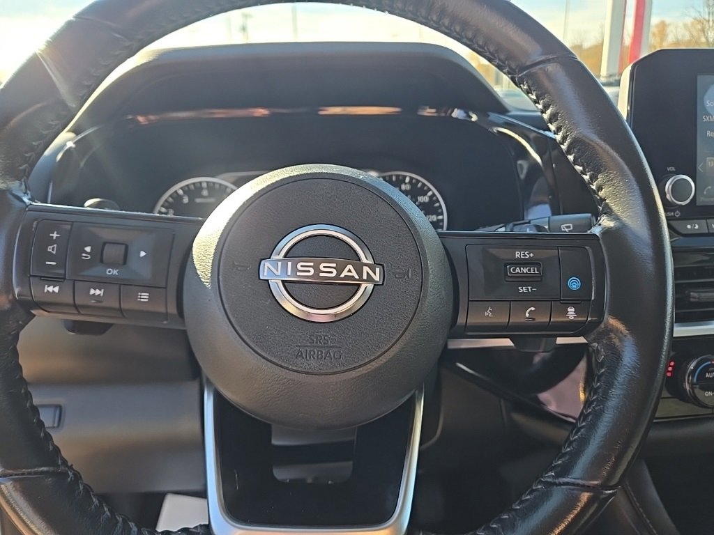 Used 2022 Nissan Pathfinder SV w/ SV Black Package image 15