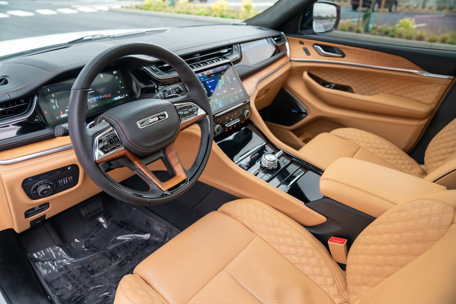 Used 2023 Jeep Grand Cherokee Summit image 4