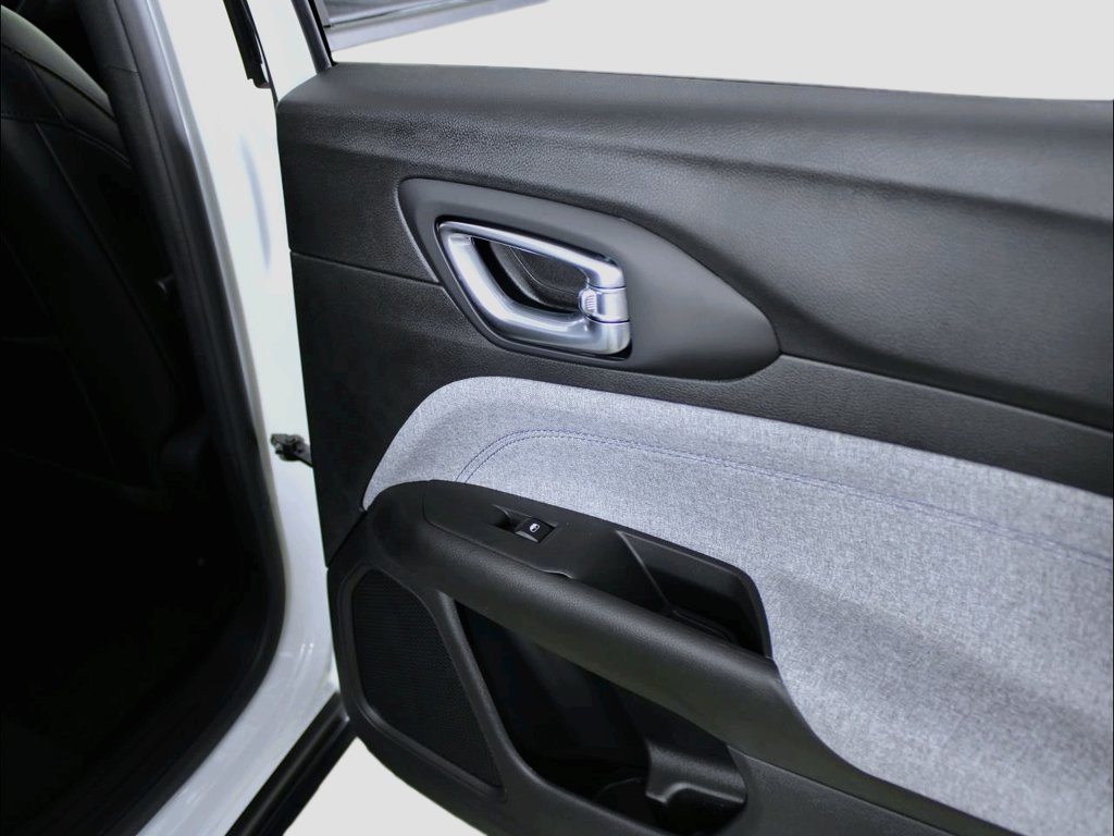New 2025 Jeep Compass Latitude AWD/4WD image 39