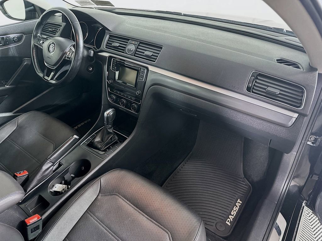 Used 2016 Volkswagen Passat 1.8T R-Line image 30