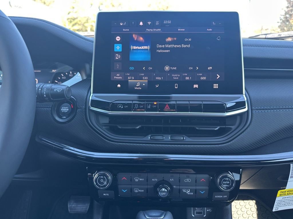 New 2025 Jeep Compass Latitude w/ Sun & Sound Group image 17