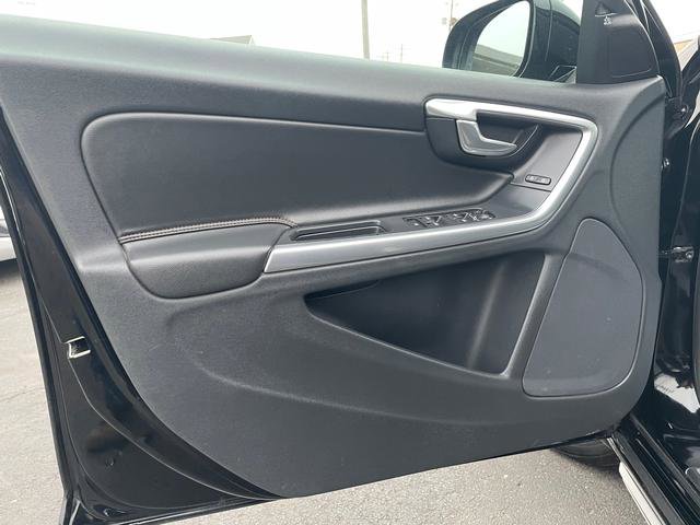 Used 2016 Volvo V60 T5 Cross Country w/ Convenience Package image 9