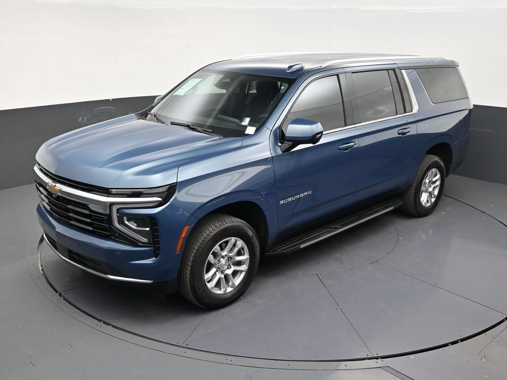 Used 2025 Chevrolet Suburban LS RWD image 14