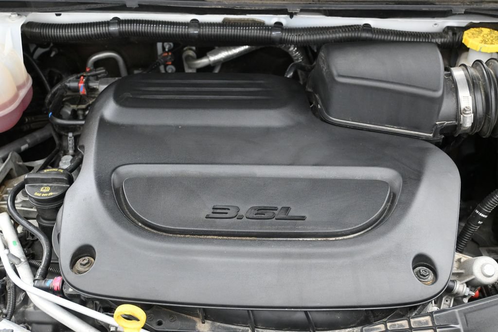 Used 2025 Chrysler Pacifica Select FWD image 32