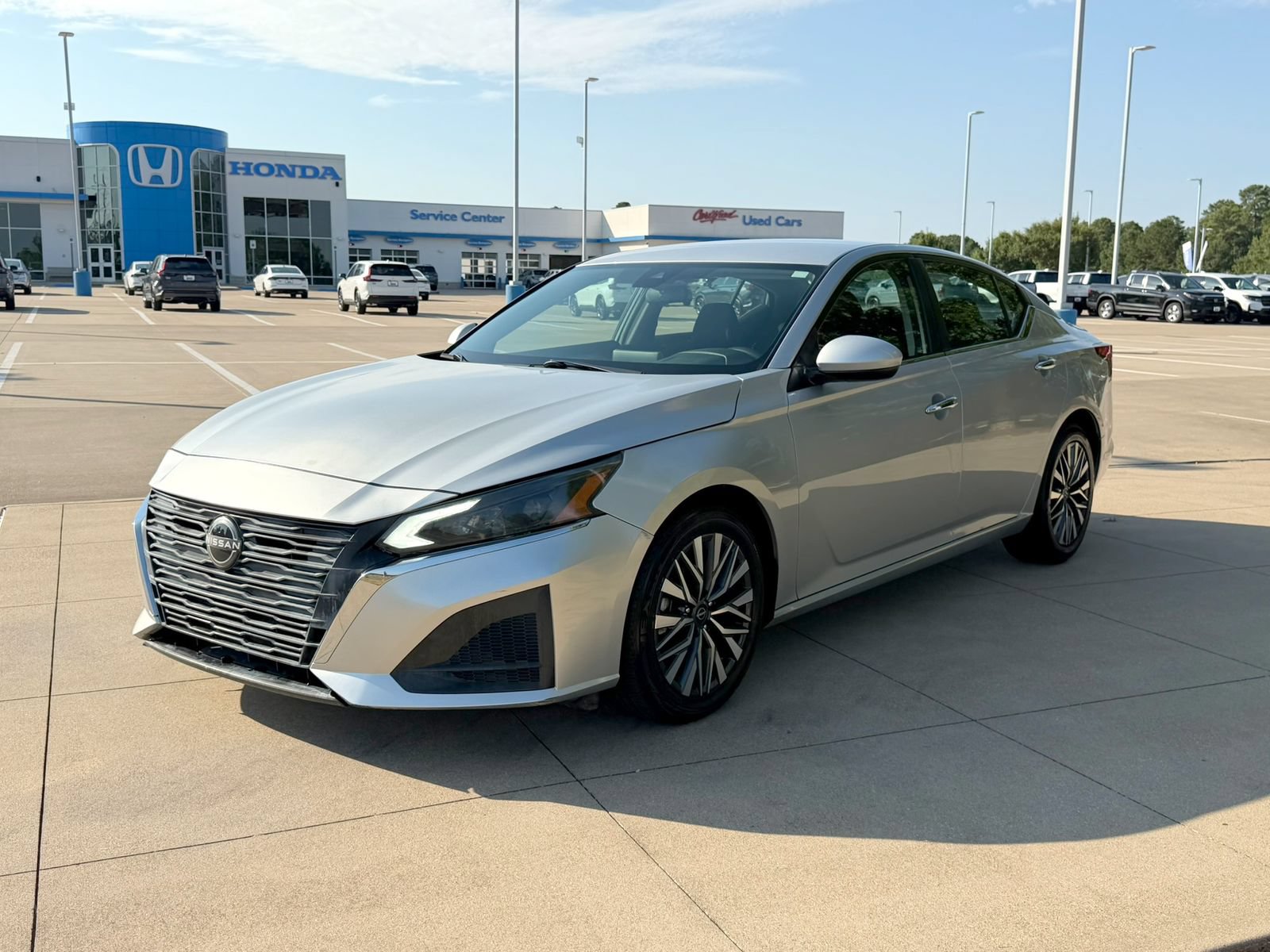 Used 2023 Nissan Altima 2.5 SV FWD image 3