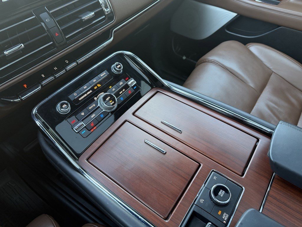 Used 2022 Lincoln Navigator L Reserve image 23