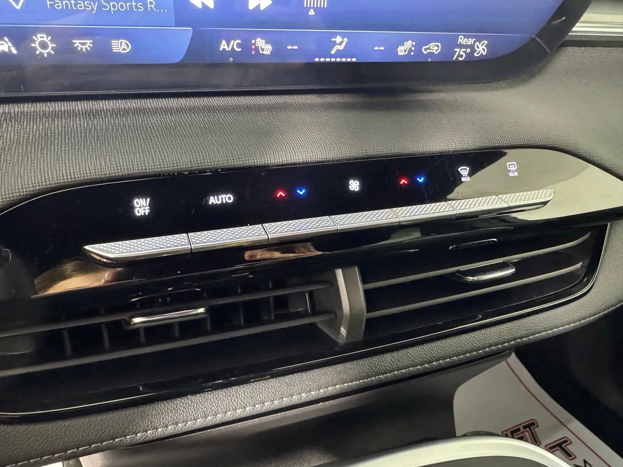 Used 2025 Buick Enclave Sport Touring w/ Super Cruise Package FWD image 16