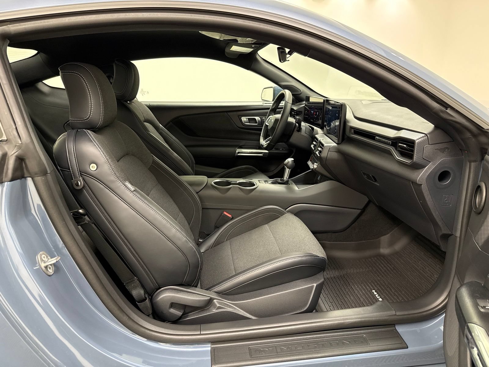 Used 2025 Ford Mustang Coupe RWD image 26