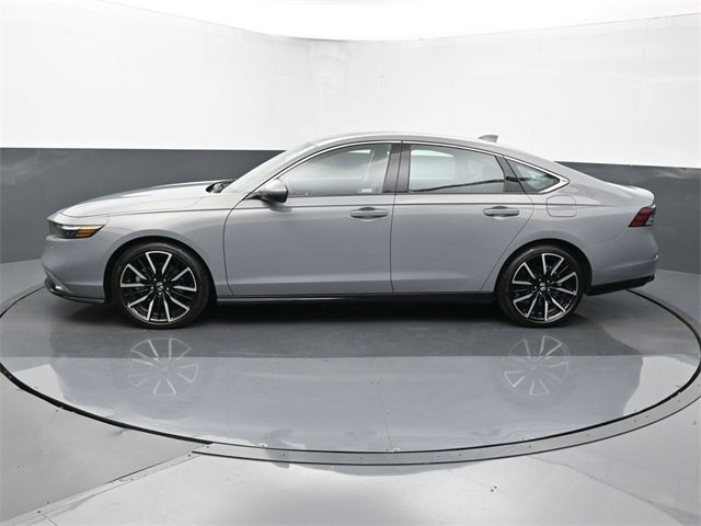 Used 2024 Honda Accord Touring image 2