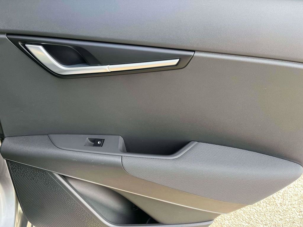 Used 2023 Kia Niro EX Touring image 8