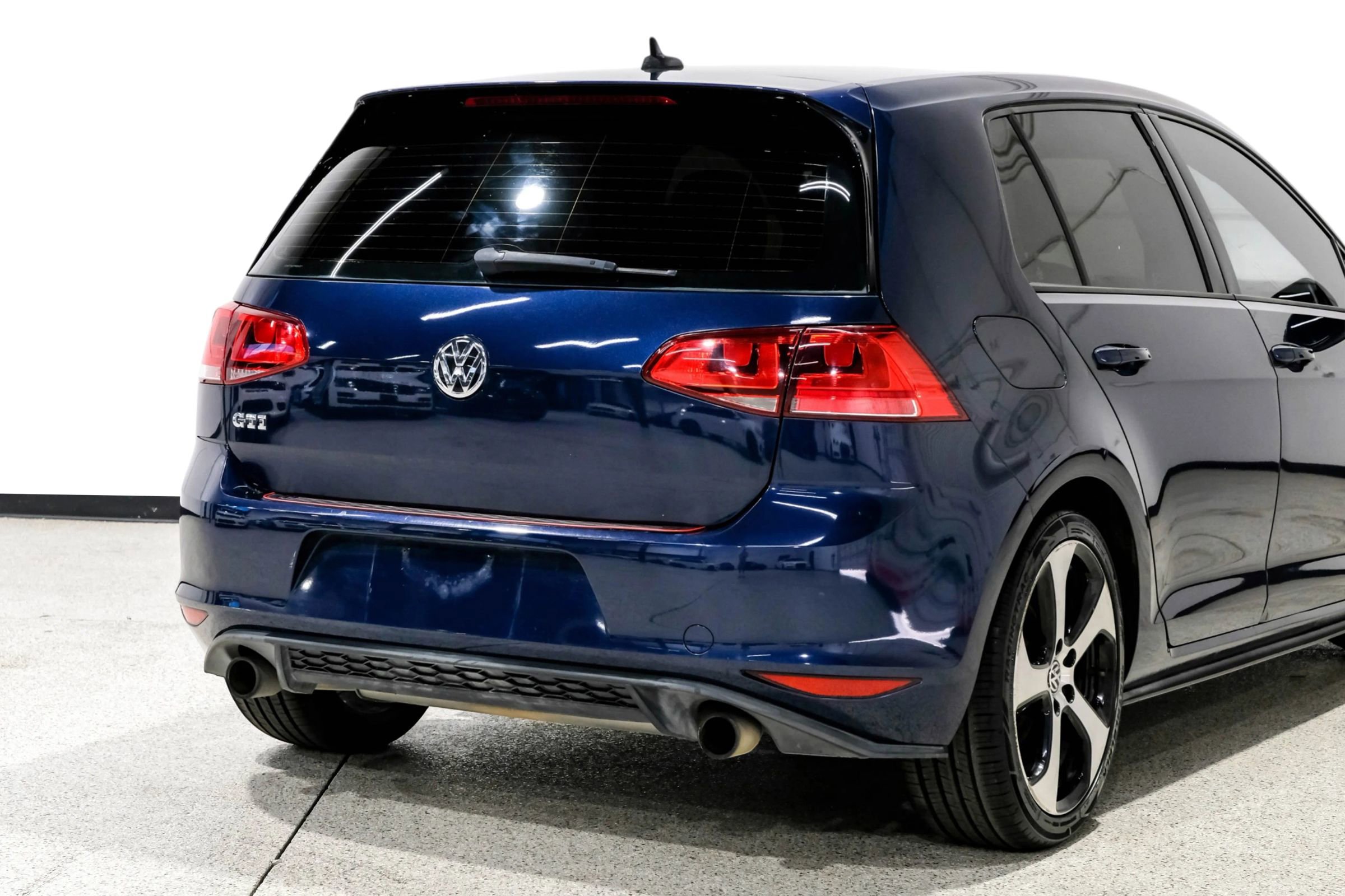 Used 2015 Volkswagen GTI SE FWD image 13