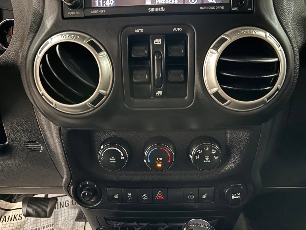 Used 2017 Jeep Wrangler Unlimited Sahara w/ Connectivity Group AWD/4WD image 22