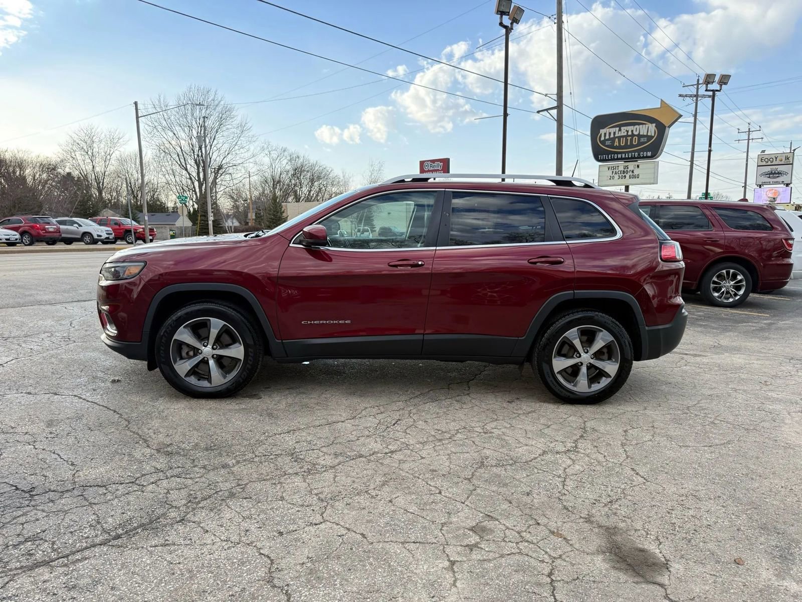Used 2019 Jeep Cherokee Limited AWD/4WD image 2
