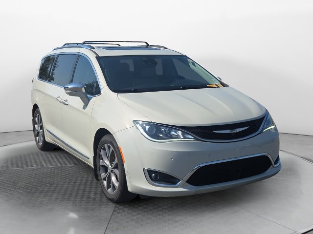 Used 2017 Chrysler Pacifica Limited FWD image 7