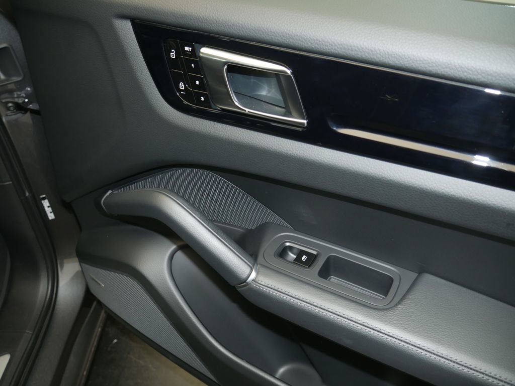 Certified 2021 Porsche Cayenne Coupe AWD/4WD image 23