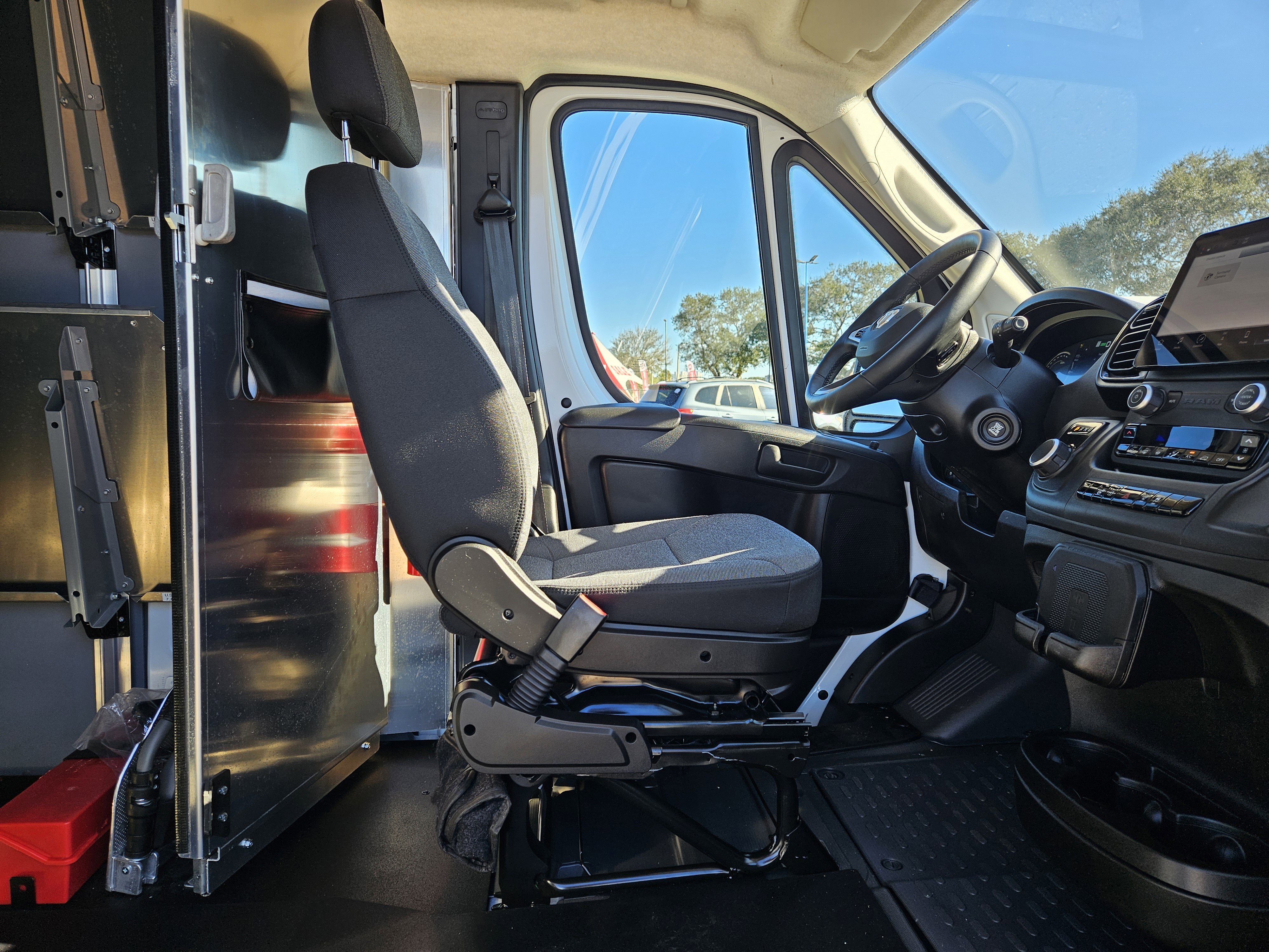 Used 2024 RAM ProMaster 3500 w/ Delivery Van Package image 7